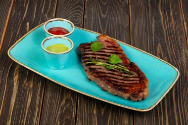 Rosemary ile ızgara biftek striploin