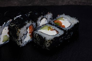 Japon geleneksel rulo somon ile