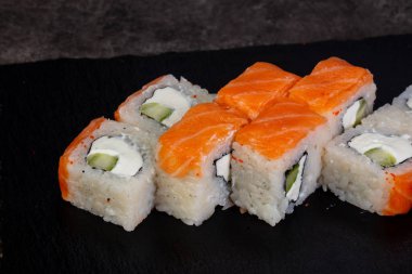 Japon geleneksel rulo somon ile