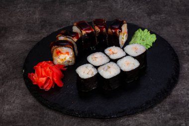 Japon Suşi ile çeşitli madde ayarla