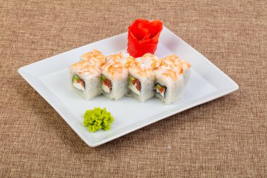 Karides ve somon ile rulo