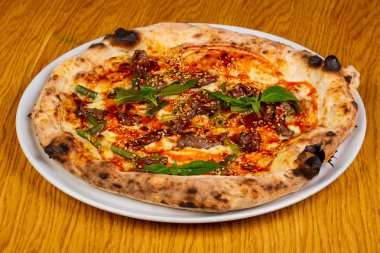 Sığır eti ve teriyaki pizza