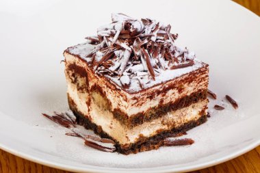 Tatlı tiramisu pasta çikolata ile