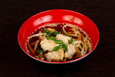 Miso çorbası ile somon ve susam