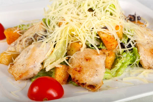 Caesar Salade Met Kip Kaas — Stockfoto