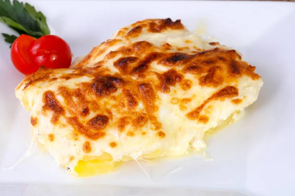 Potato Graten Cheese Served Tomato — Stock Photo, Image