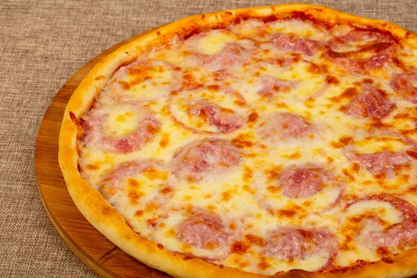 Pizza Com Presunto Queijo — Fotografia de Stock