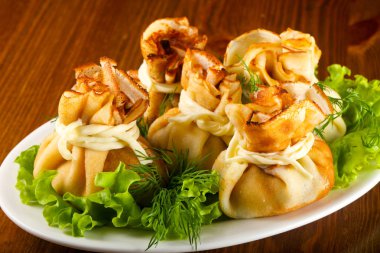 Et ile doldurulmuş krep