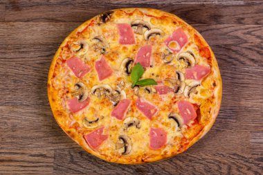 Pizza mantar ve peynir jambon