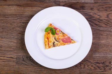 Pizza mantar ve peynir jambon