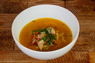 İştah açıcı kase tavuk çorbası