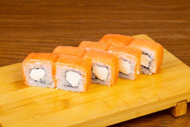 Philadelphia lezzetli kümesi wih krem peynir rulo.