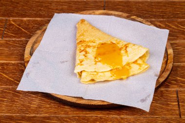 Bal ile sıcak lezzetli gözleme