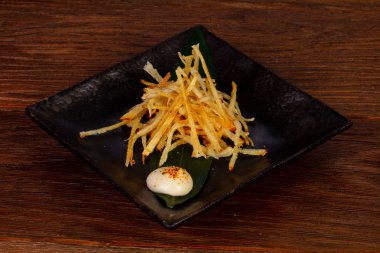 Fried stingray cips sosu ile