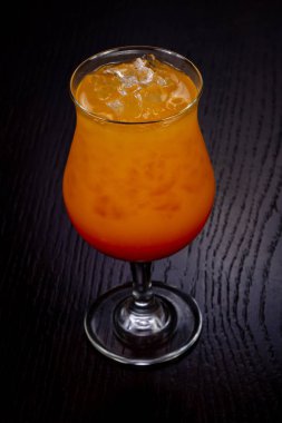 Tatlı bardak tekila Sunrise cocktai