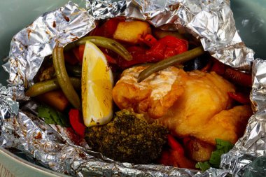 Sebzeli morina balığı buğulama