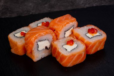 Japon geleneksel rulo somon ile