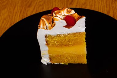 Tatlı limon Pasta krema ile