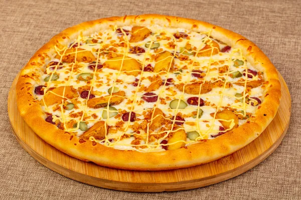 Pizza Com Salsichas Queijo Batata — Fotografia de Stock