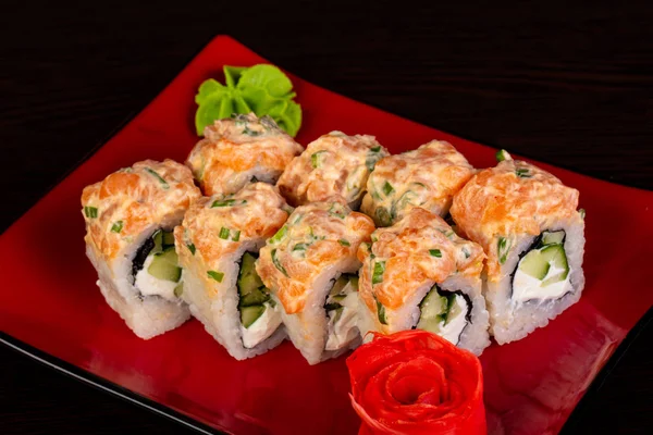 Japon geleneksel rulo somon ile