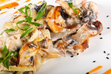 Mantar ile kavrulmuş dil