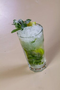 Mojito limon ve nane ile