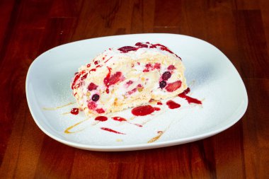 Tatlı çilek pasta dilimi