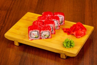 Yengeç eti ve tobico ile rulo