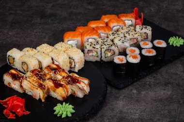 Japon Suşi ile çeşitli madde ayarla