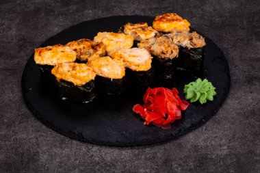 Japon Suşi ile çeşitli madde ayarla