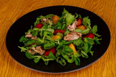 Bıldırcın ve domates salatası