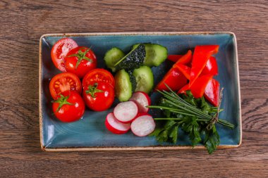 Taze mevsim sebzeleri snack