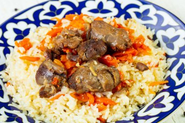 Havuç ve baharat ile kuzu pilav