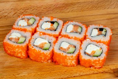 Somon ve yumuşak peynir rulo