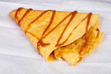 Karamel ve apple ile gözleme