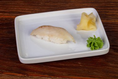 Ham dorada ile soğuk suşi