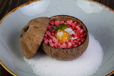 Hindistan cevizi ile shugar tatlı