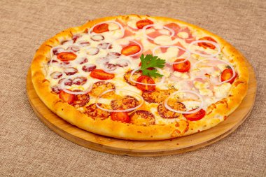 Pizza mix assortie et ve peynir ile