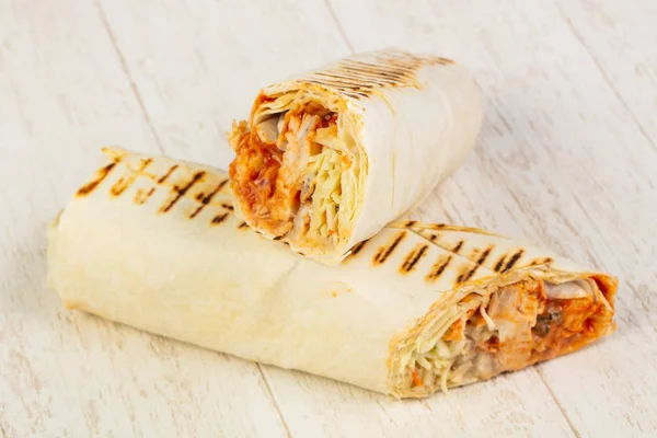 Chutný Velké Shawarma Masem Omáčkou Salátem — Stock fotografie