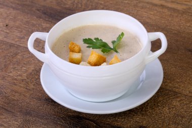 kremalı mantar çorbası maydanoz ile