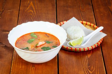 Tay Tom Yam karides çorbası