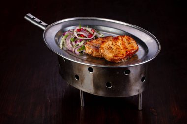 Soğan ve pomegranet tohumları ile Tavuk Barbekü