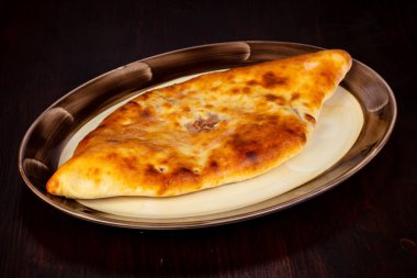 Sıcak Osetya pasta etli