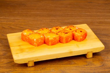 Lezzetli kızarmış California suşi rulo