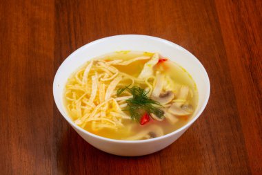 Tavuk ve şehriye çorbası Ramen