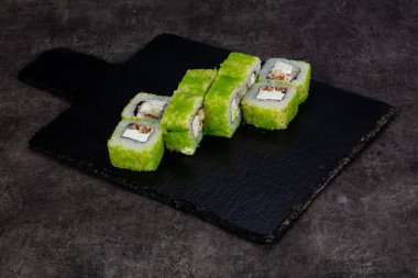 Yılan balığı ile Japon geleneksel rulo