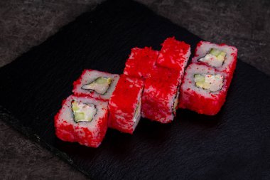 Karides ile Japon geleneksel rulo