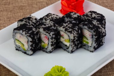 Yengeç et taklit ile Japon rulo