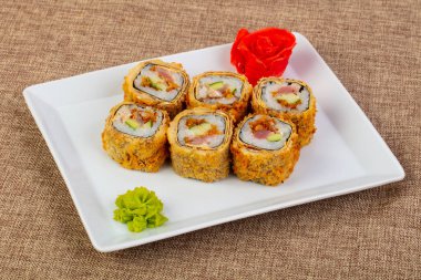 Tempura ton balığı ve avokado ile rulo