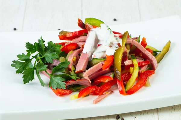 Gerookt Rundvlees Salade Met Saus — Stockfoto